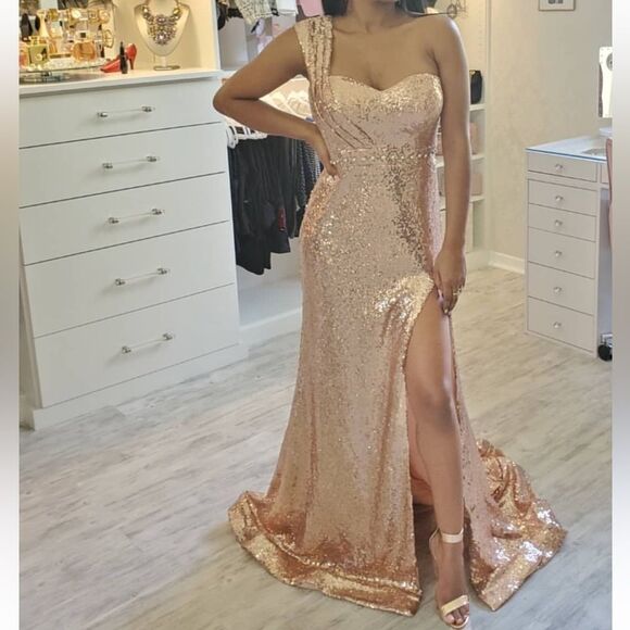 NWT Rose Gold One-Shoulder Sweep/Brush Train Beading Sequins Dresses - Picture 3 of 15